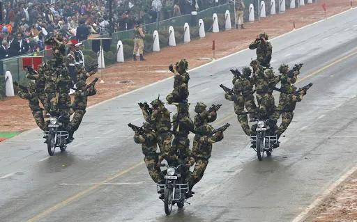 印度阅兵农民,印度阅兵大批农民开拖拉机抗议
