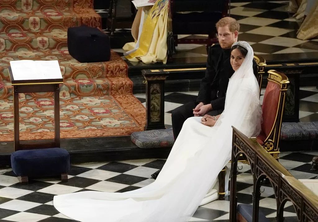 昆凌唐嫣谁漂亮,昆凌婚纱和baby婚纱