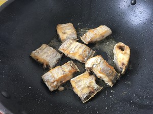 红烧带鱼提前一天腌制好吗,红烧带鱼需要注意什么