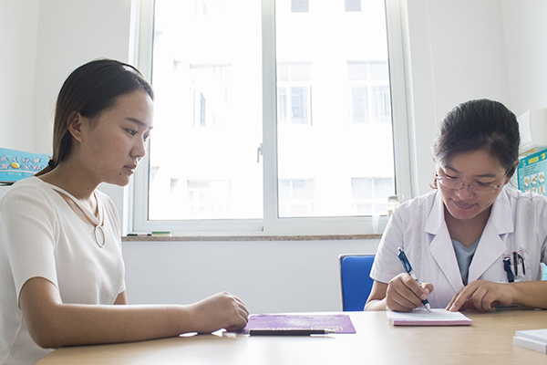 体外长息肉能自行解决吗,长息肉不动手术会得癌吗
