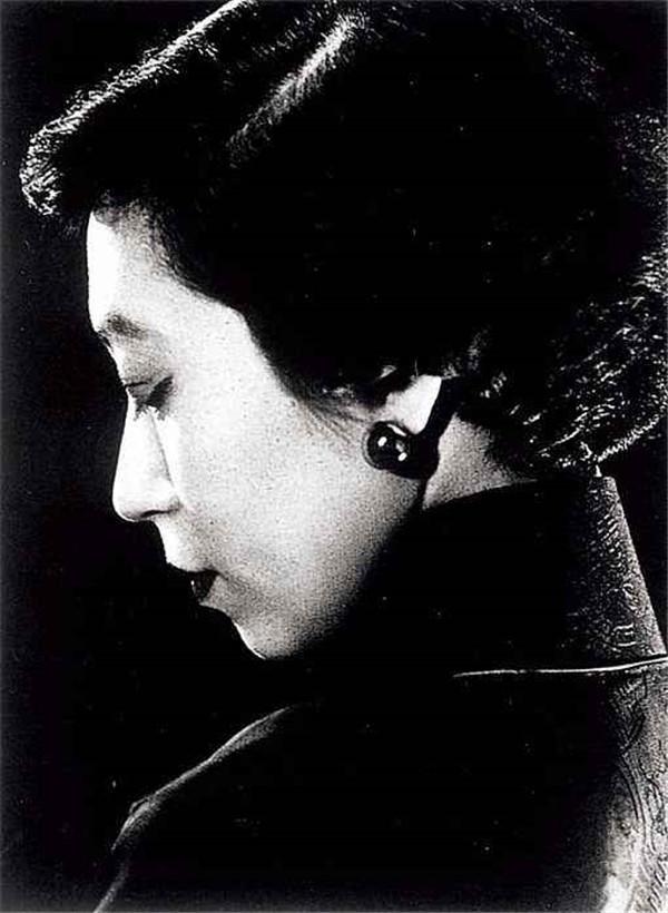 张爱玲人生经历对文学创作的影响,张爱玲小说对人性剖析