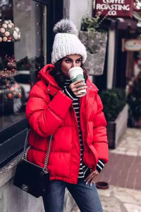 羽绒服怎么穿效果最好 (羽绒服穿着要什么样才叫做刚合适)