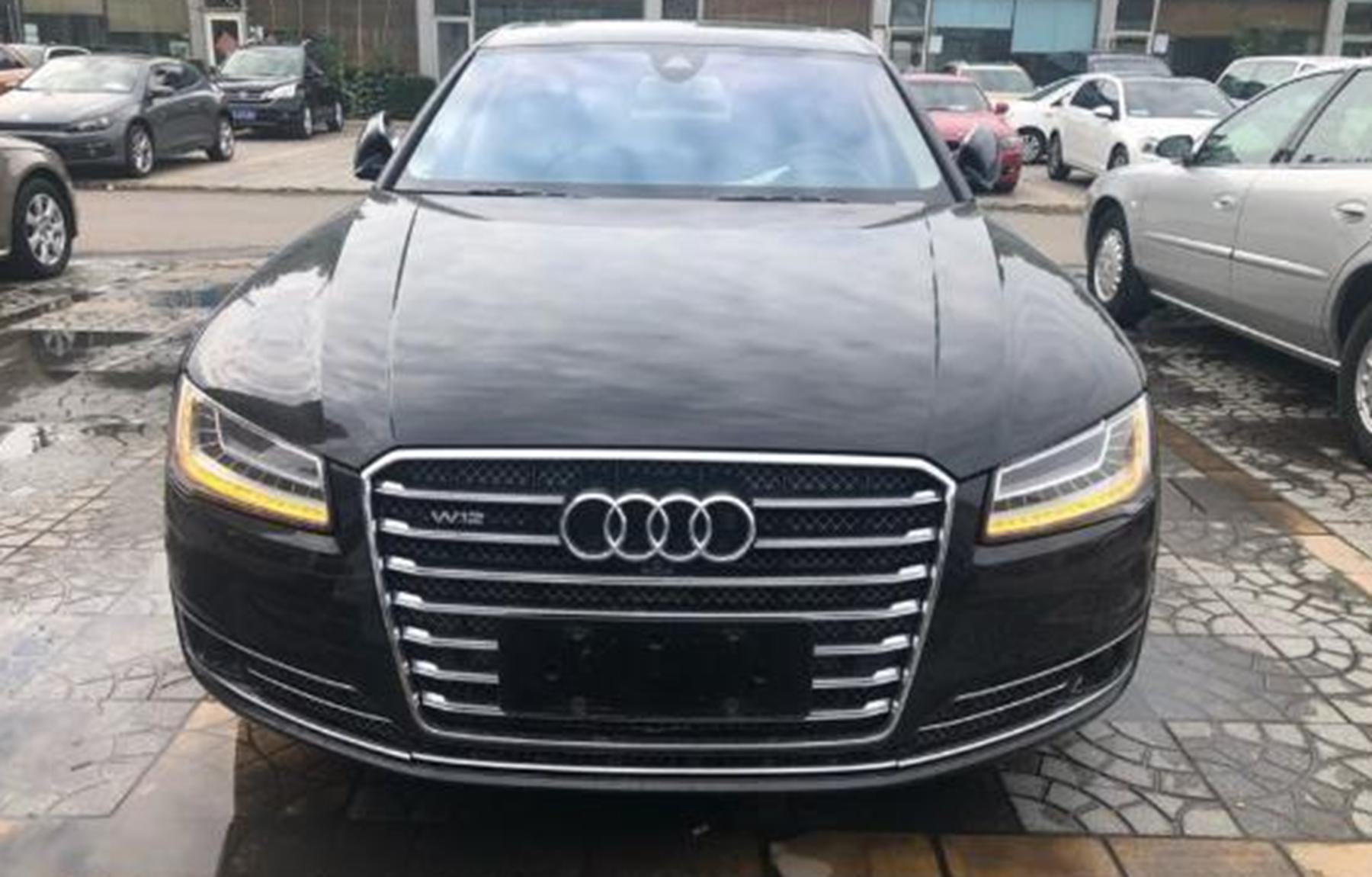 二手百万奥迪A8L5折售卖，两个月无人问津，车主哭了五折没人要