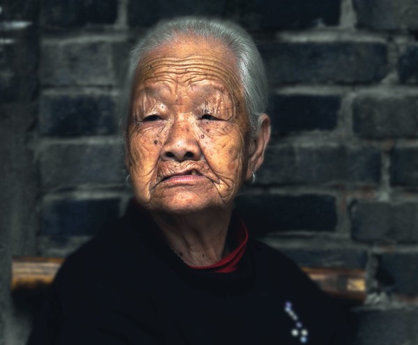 坚强的姥姥知乎,坚强的外婆作文