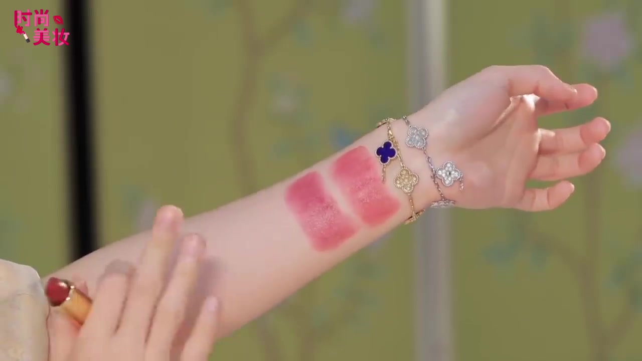 gucci唇膏黑碎花,gucci唇膏透明难闻