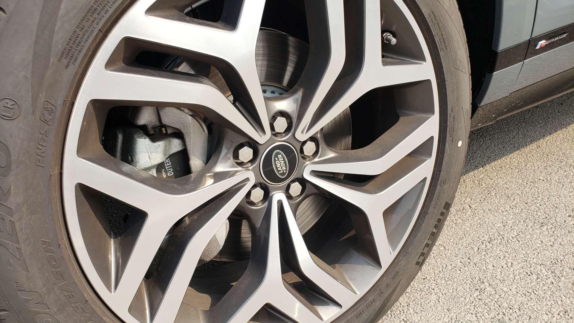 新款极光油耗和优缺点,35万左右路虎揽胜极光值得买么