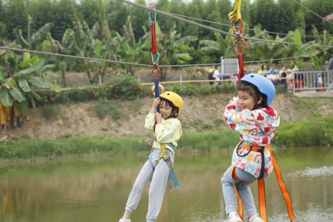 东莞东城莞师附小2022届604班,莞师附小学生踢球