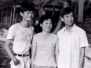 马云的“屌丝逆袭记”，和他跌落神坛背后的故事