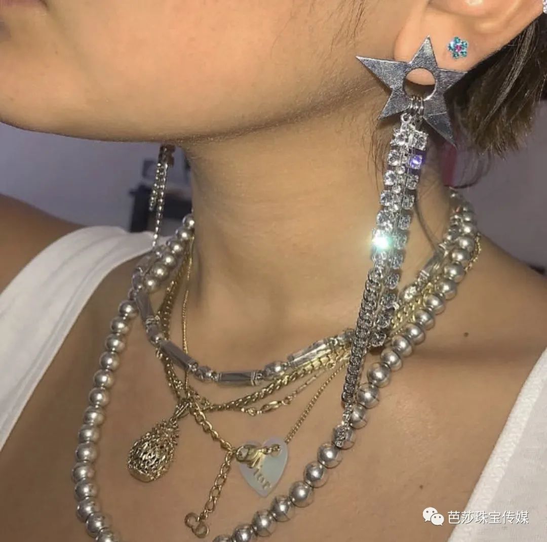 夏日拒绝甜腻，JustinClenquet给你一点酷感套路