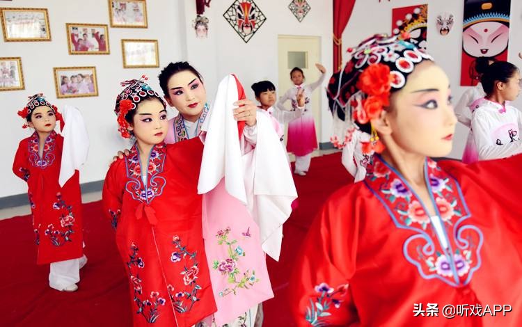 戏曲表演专业教的都是什么,戏曲学前景如何