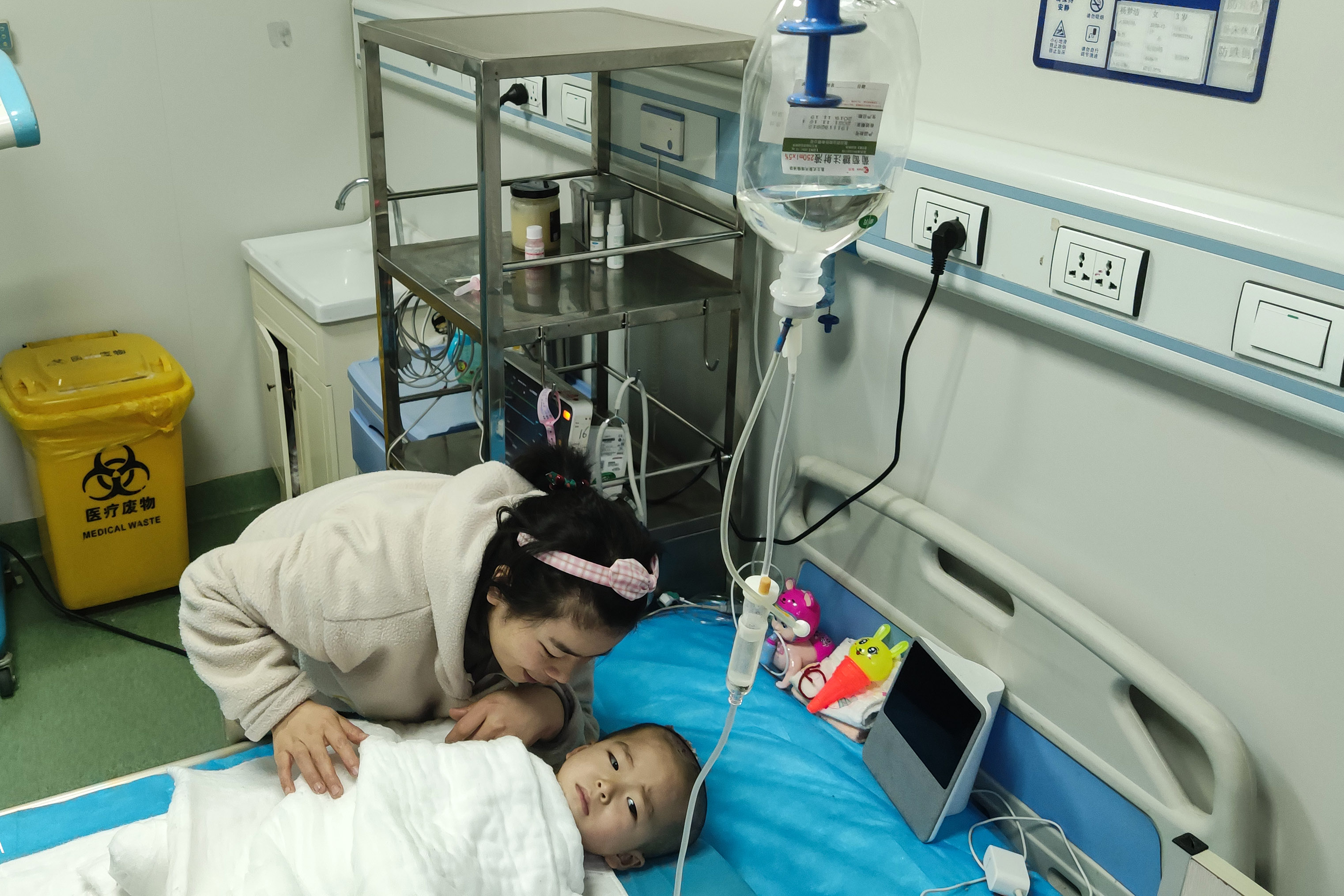 3岁留守儿童火灾,留守女童和爷爷遇火灾