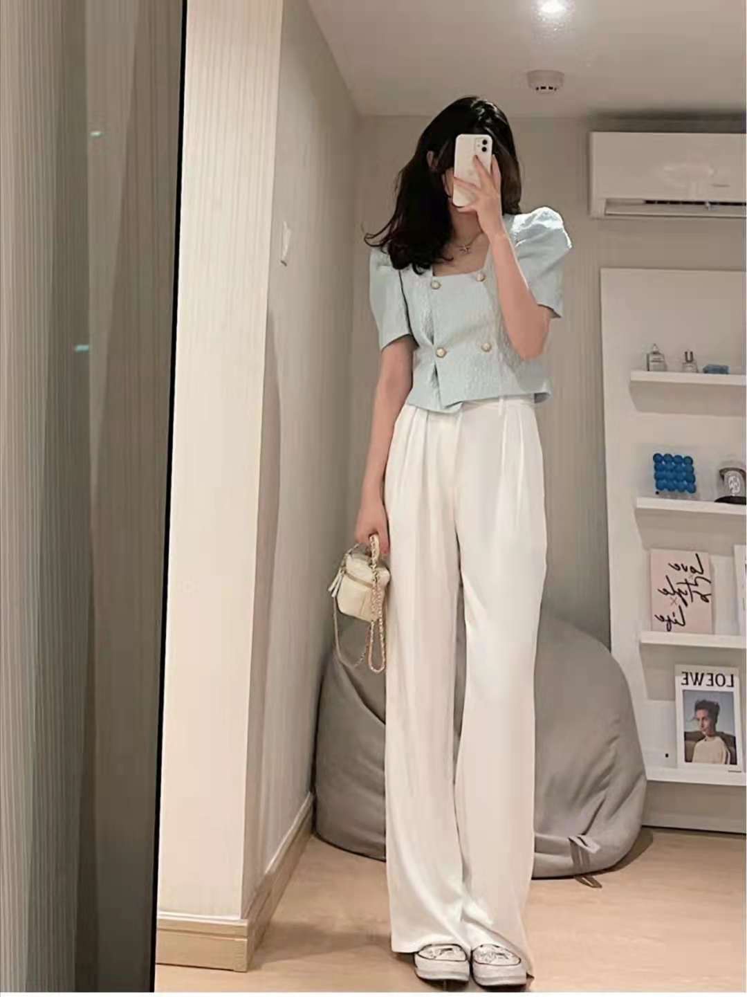 夏天白色阔腿裤搭配什么上衣,白色灯芯绒阔腿裤怎么配上衣