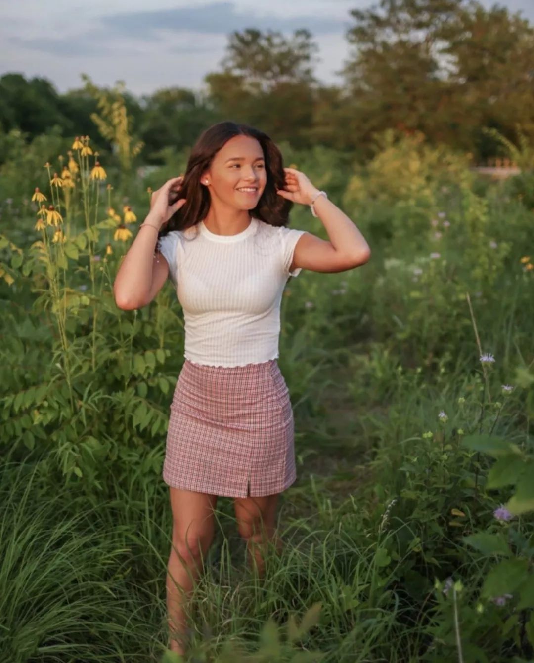 欧阳娜娜沉迷校服,欧阳娜娜优衣库水桶包