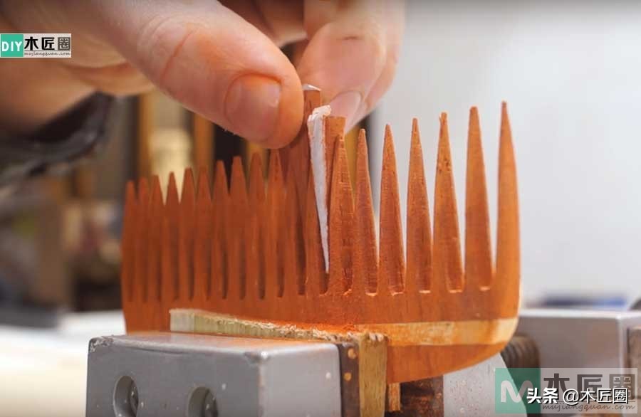 木工爱好者制作的产品,手工木梳diy工具