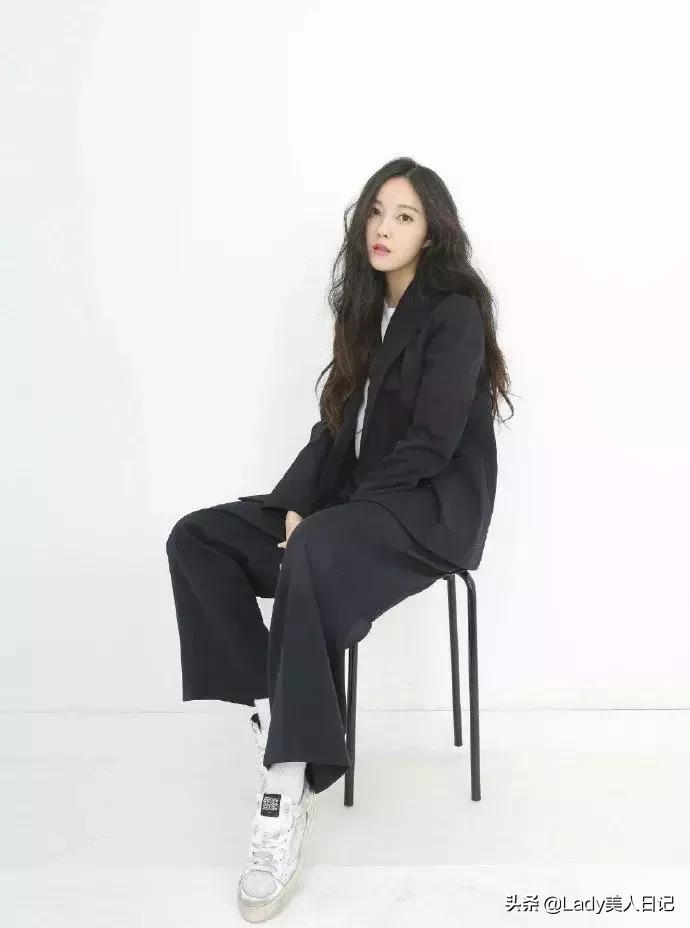 朴孝敏黑色连衣裙最新写真,朴孝敏美颜照片