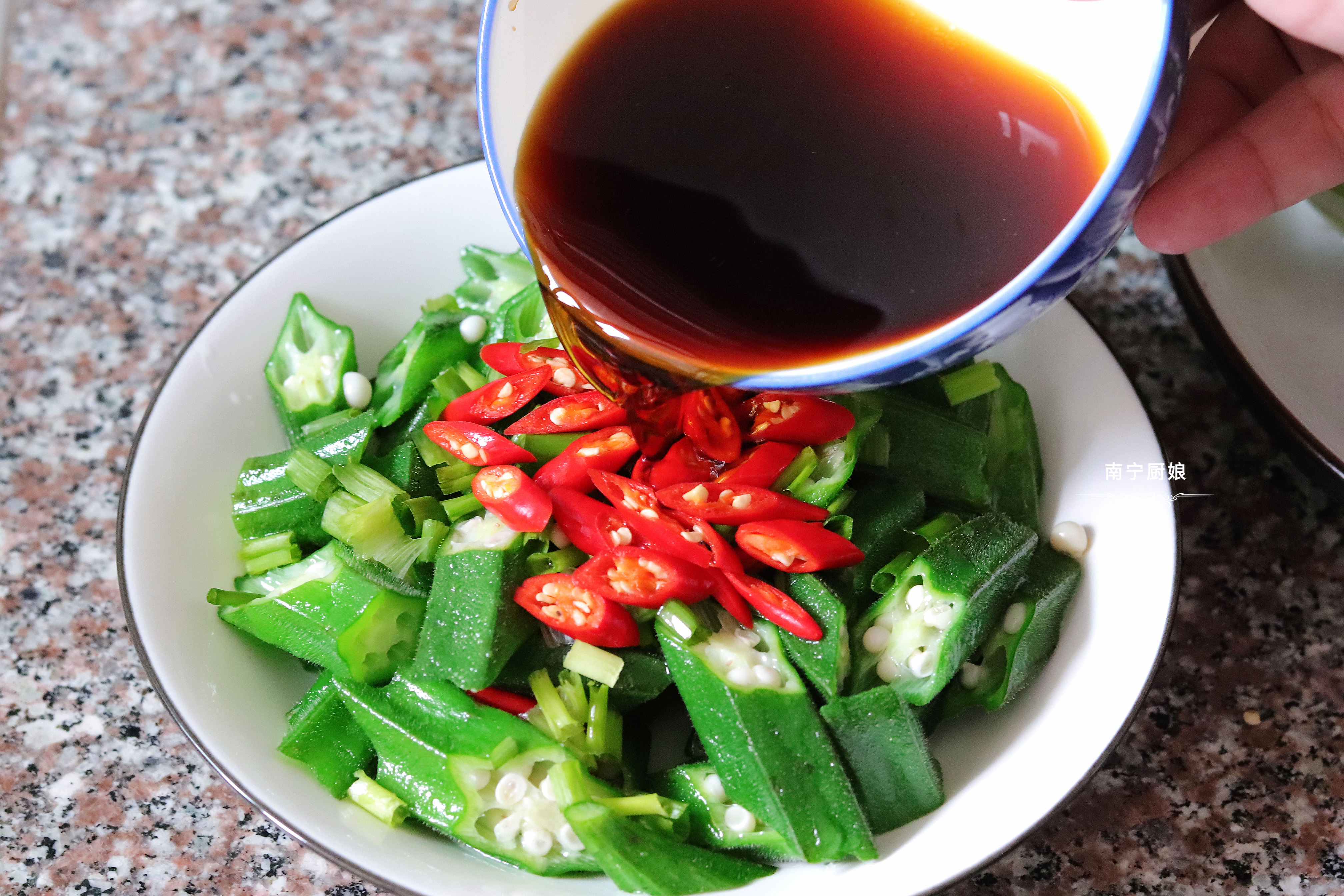 秋葵如何焯水,秋葵怎样焯水翠绿