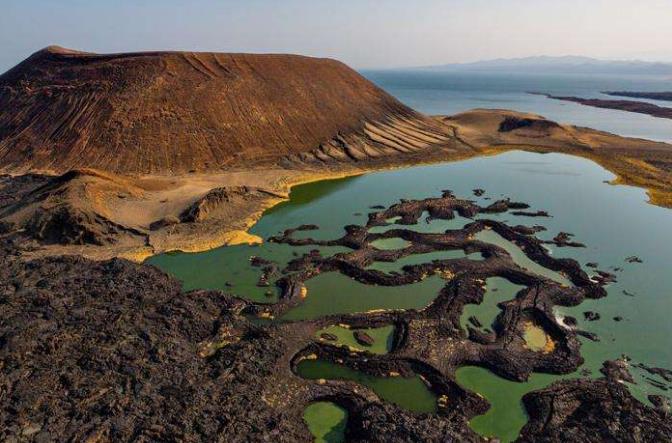 世界上最大的咸水湖英文,世界最大的咸水湖是什么