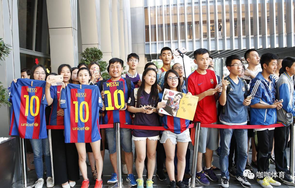 梅西被卡卡球迷骂过吗视频,球迷骂梅西完整视频