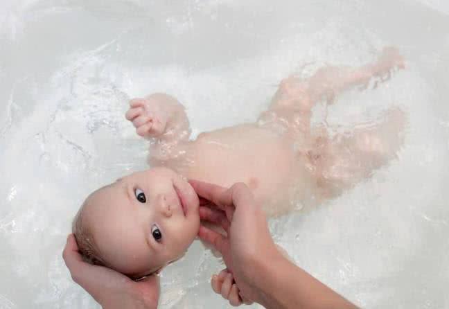 皮肤褶皱处溃烂,宝宝皮肤溃烂是什么原因