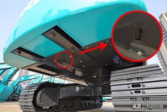 挖掘机发动机冒黑烟什么原因,挖掘机下排气冒烟