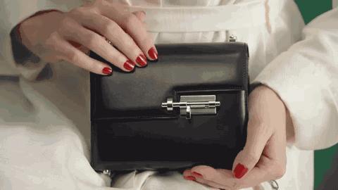 活了二十多年才知道，买爱马仕原来可以不用配货？