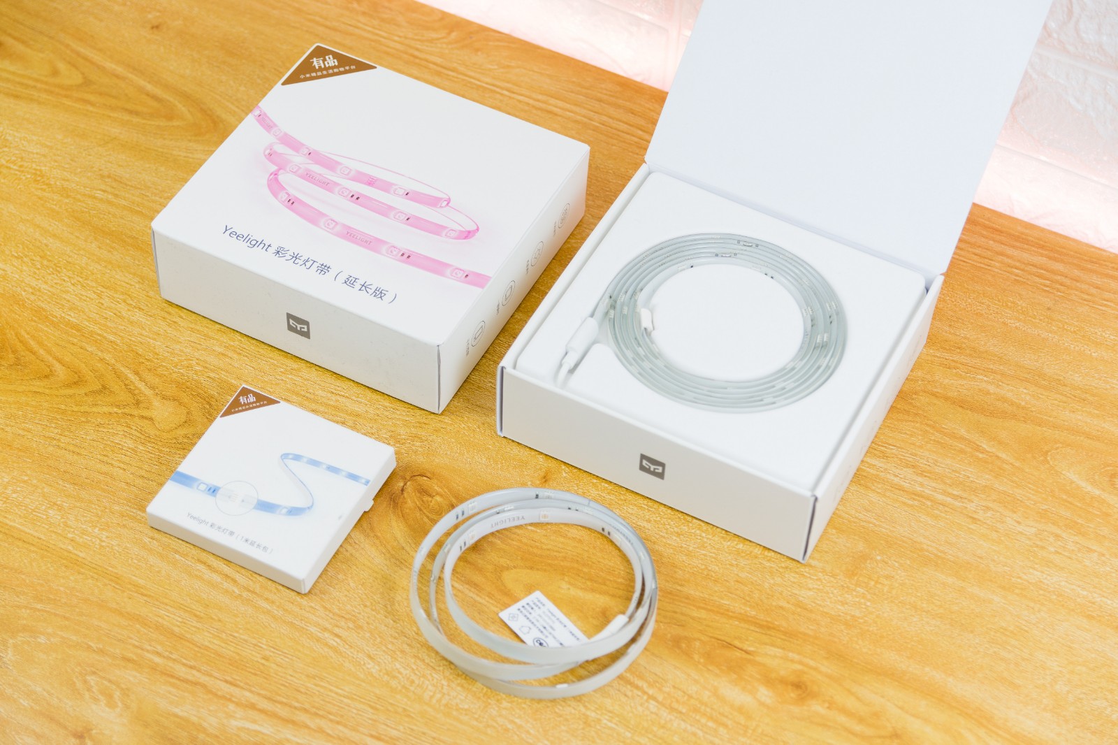 ledrgb灯带效果展示,yeelight智能彩光灯带和泛影灯带