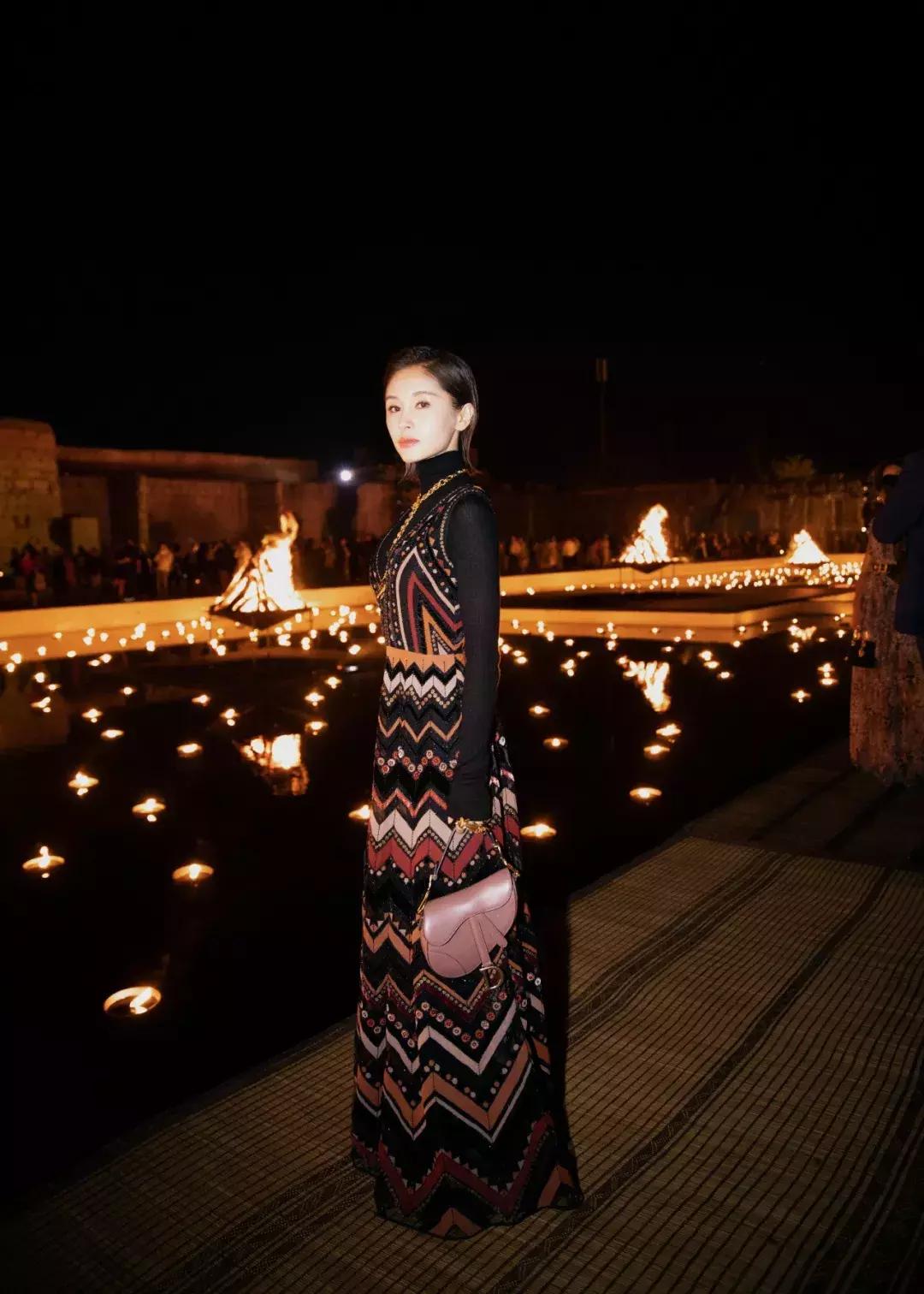 在摩洛哥皇宫，穿拖鞋看秀，是什么体验？