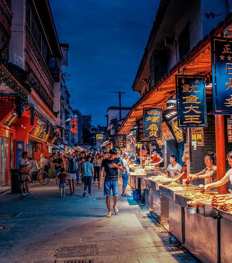 火神山外“生死之交”再相逢,武汉,你好