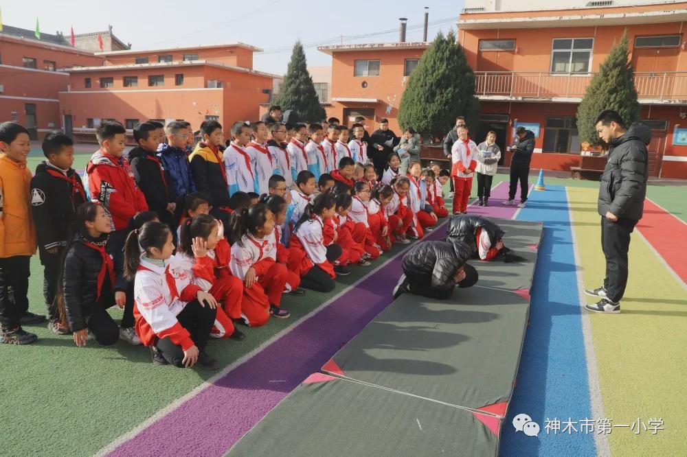 神木第一小学拔河比赛,小学体育优质课简报