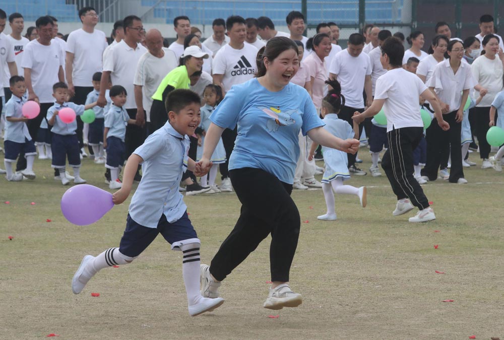 庆六一少儿篮球比赛洛阳,庆六一幼儿园亲子运动会报道