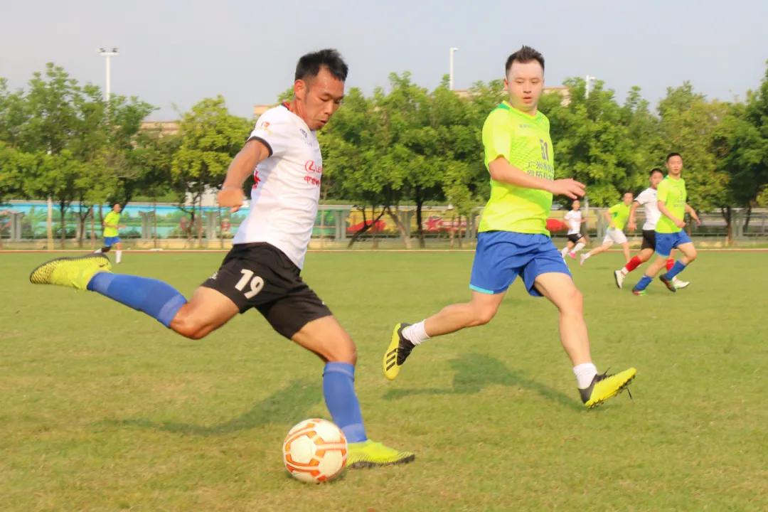 当足球之乡球队与广州高校校友冠军“激情相遇”，你更支持谁？