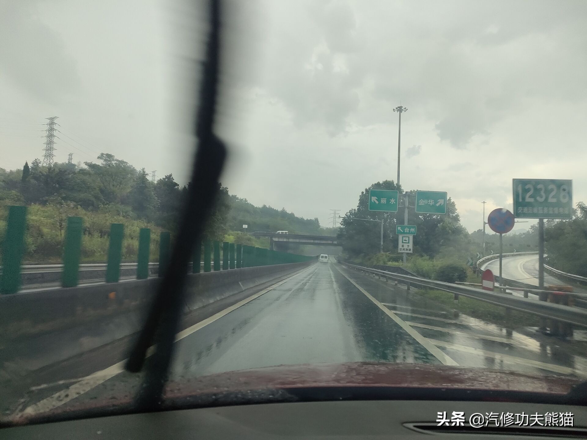 老途观发动机漏油维修,老途观涡轮增压器漏油维修多钱