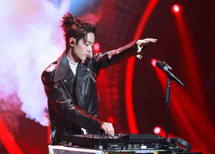 那英肖战最后一次同台,肖战那英跨年演唱会2020东方卫视