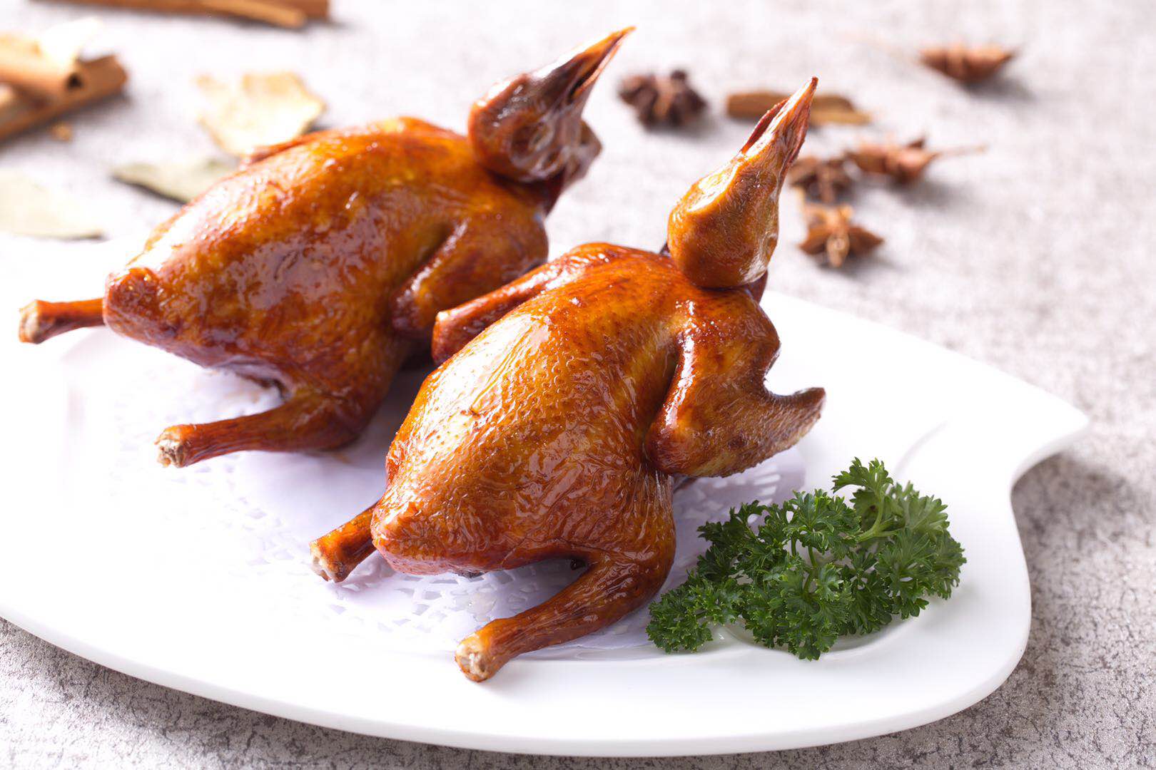 寻味武汉:坚持做传统粤菜27年不变,鸡有鸡味,鱼有鱼香