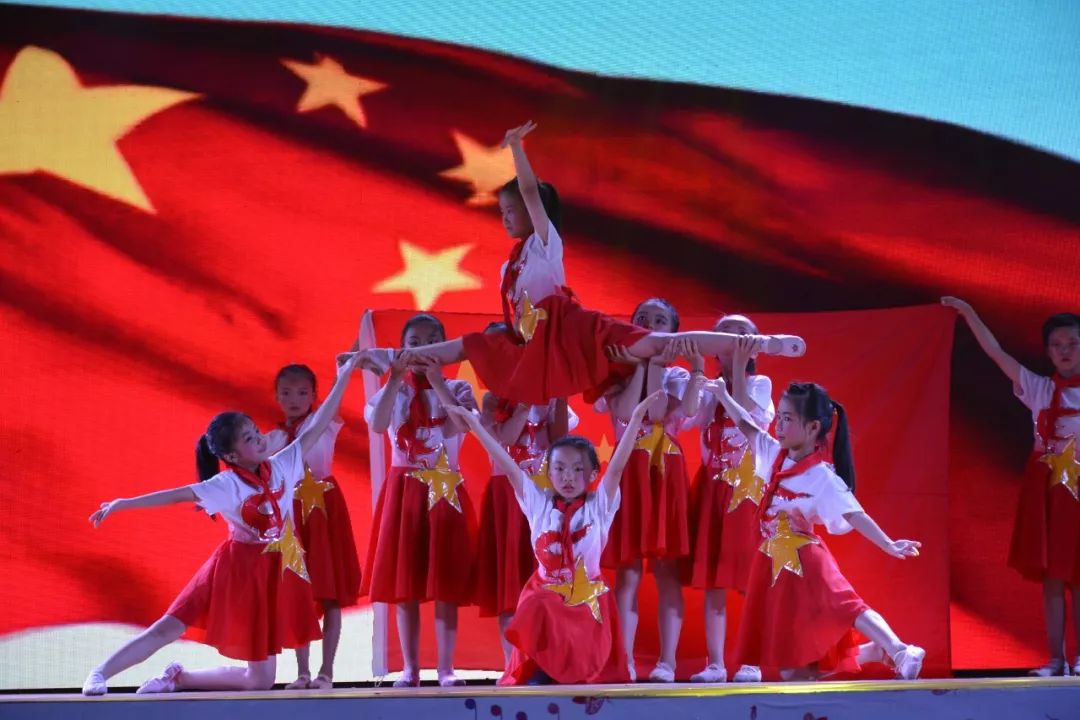 华立中英文学校是不是贵族学校,华立中英文学校升学