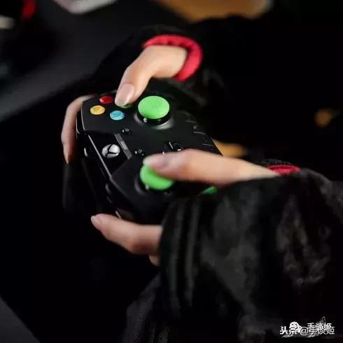 这也行原版视频,游戏玩家专用黑科技睡衣