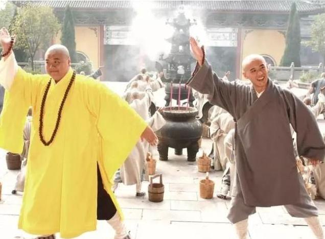 他最穷时全身上下只剩9块钱,坦承前辈的两个提醒,改变了他的一生