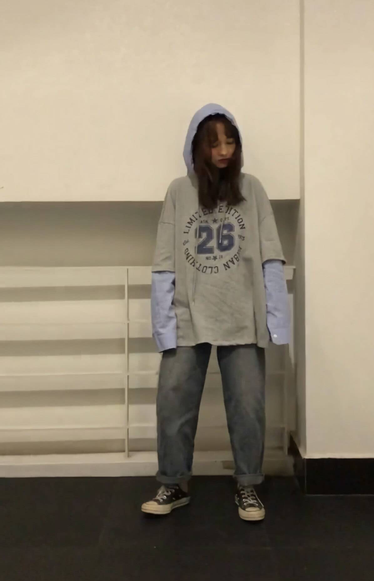 穿经典匡威搭短裤好看吗,适合灰色匡威的直腿裤