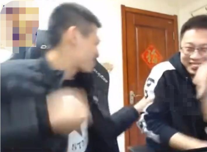 旭旭宝宝目前的装备,旭旭宝宝装备有多强悍