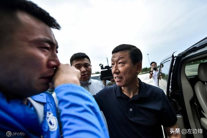 崔康熙2019足球之夜,崔康熙最佳消息鲁能