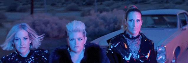 美国乐队女歌手事件全过程,美国知名女歌手怒斥美国行为