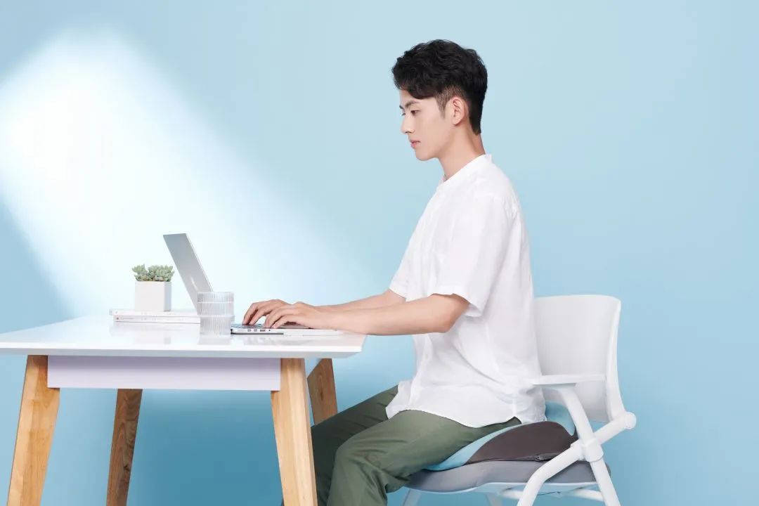 透气坐垫通风全包围坐垫,开长途透气不累的汽车坐垫