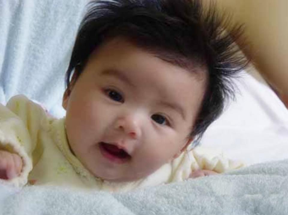 小宝宝头发“竖着长”，像极了“*债讨**鬼”，父母可有罪受了