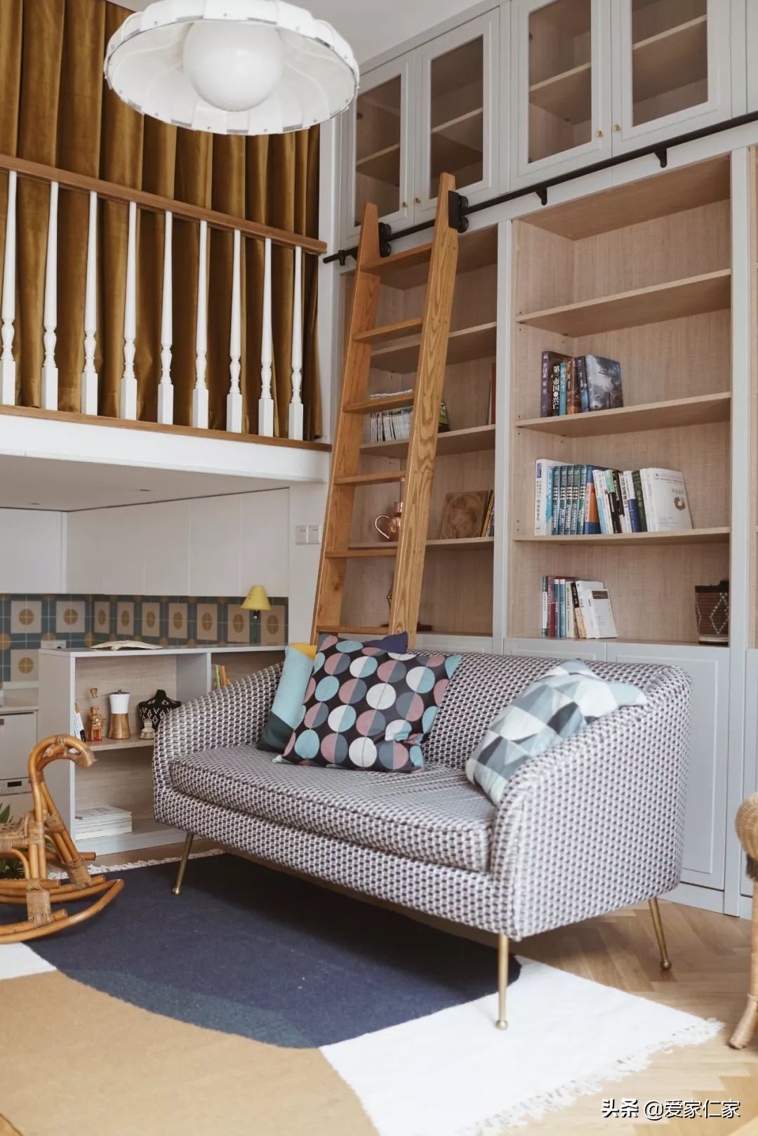 她买下32㎡上海老旧学区房,为女儿打造小桃园,还有超舒适大庭院