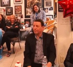 老外不相信茅台的威力,老外喝中国白酒烧刀子