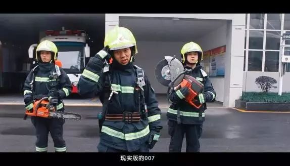 被嘲笑、被看不起的小人物，其实他背负着中国人身上浓浓的人情味