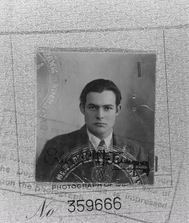 老照片里的旧时光在变幻的生命里,一张老照片展示着时代的变迁