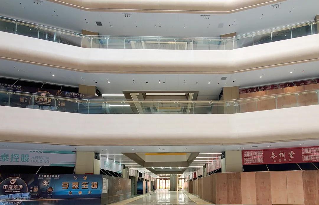 健康方舟“安全通道”助力,进港商家热火朝天赶装修,齐心迎启航