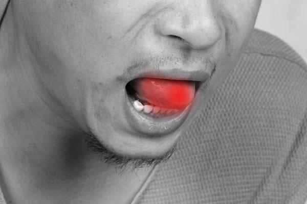 舌头中间有一小片发黑,舌头中间发黑要不要紧