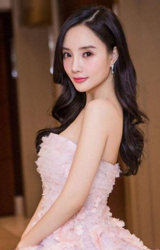 阿娇头部受伤缠绷带照曝光,阿娇受伤后拆绷带首露面